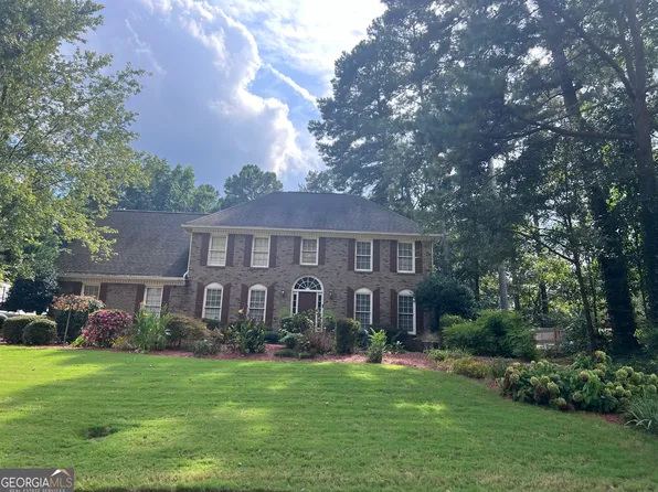 1339 Saint Michaels Ct SW, Lilburn, GA 30047