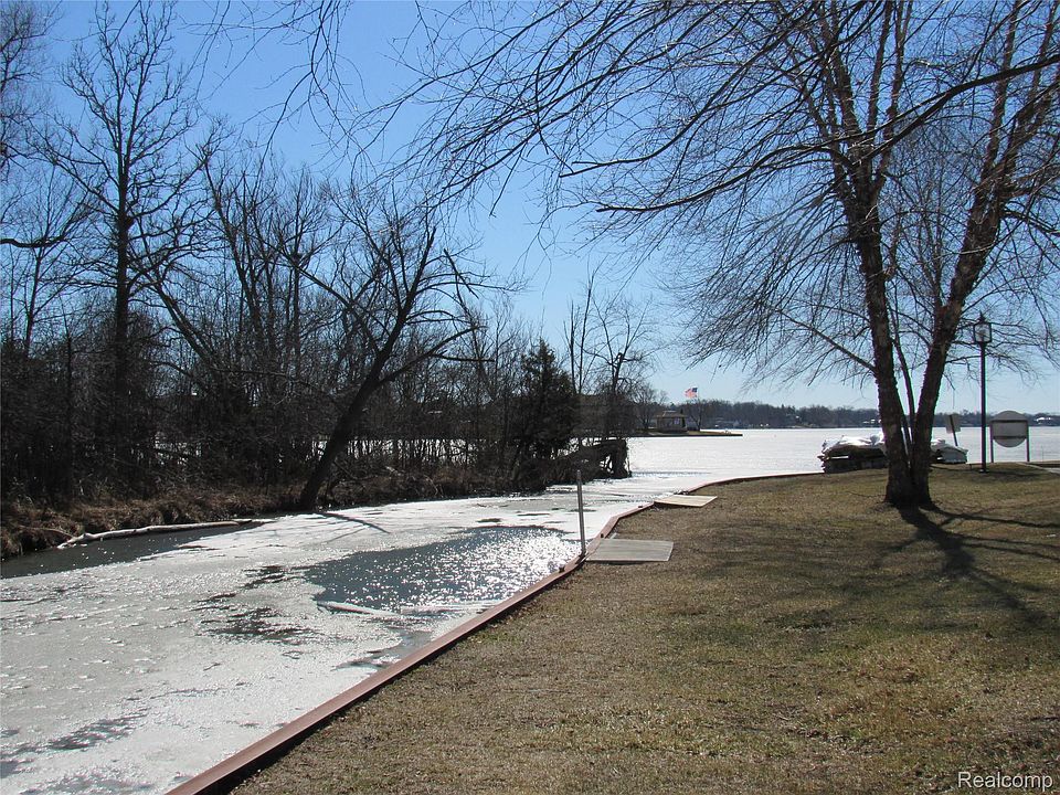 3565 Port Cove Dr Apt 63, photo 23