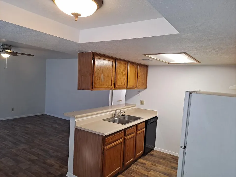 Totally Updated 2 Bedroom Apt. off Cul-de-sac in Rio Rancho