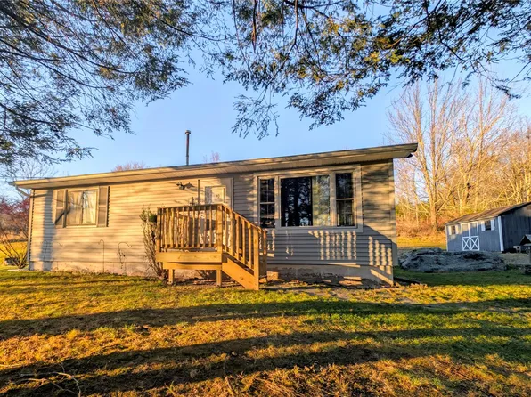 8 York Lake Rd Ext, Barryville, NY 12719