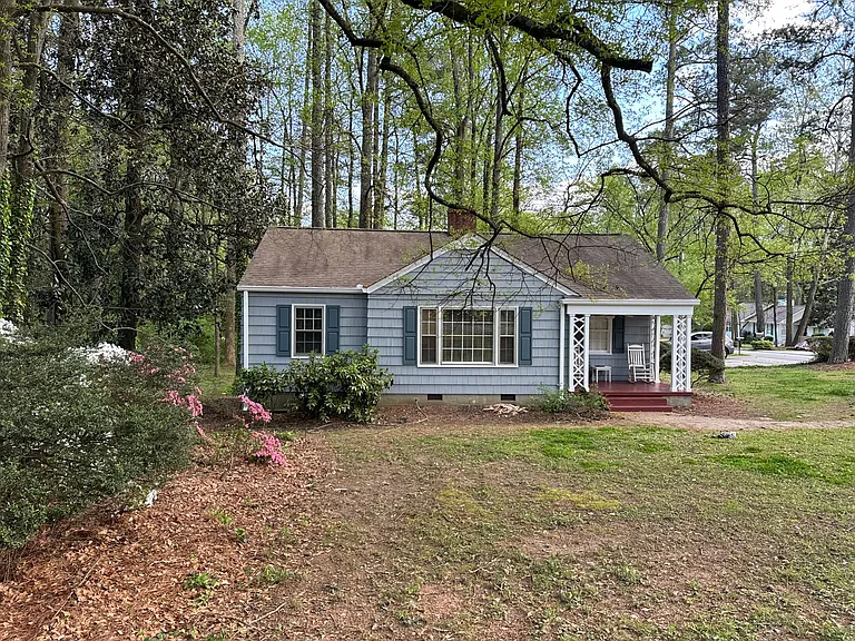 1392 Collier Dr SE — Photo 1