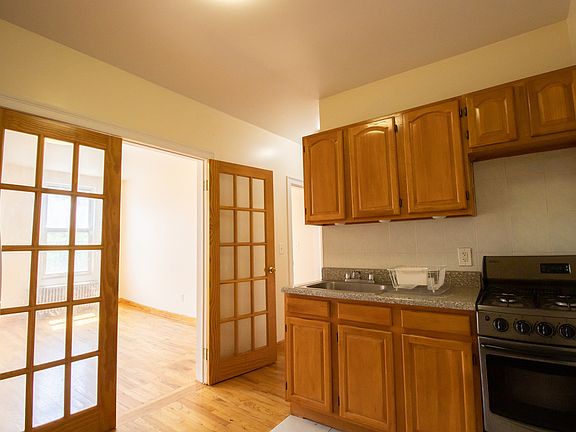 4th image of 387 Prospect Ave #3F
