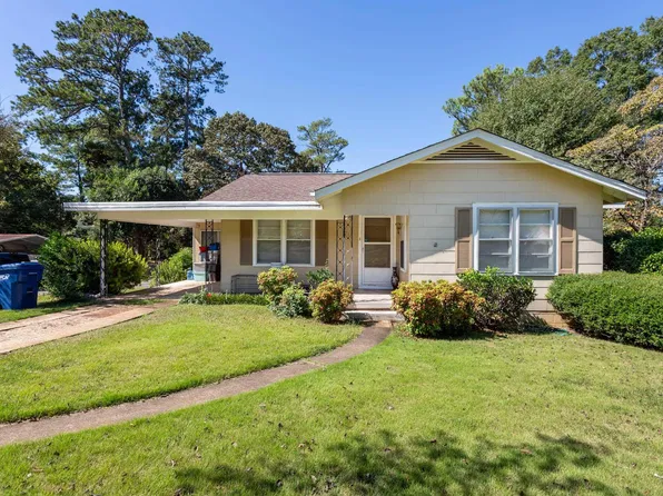 719 Spring St, Talladega, AL 35160