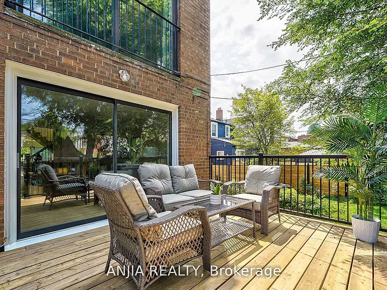 322 Hillsdale Ave E — Photo 26