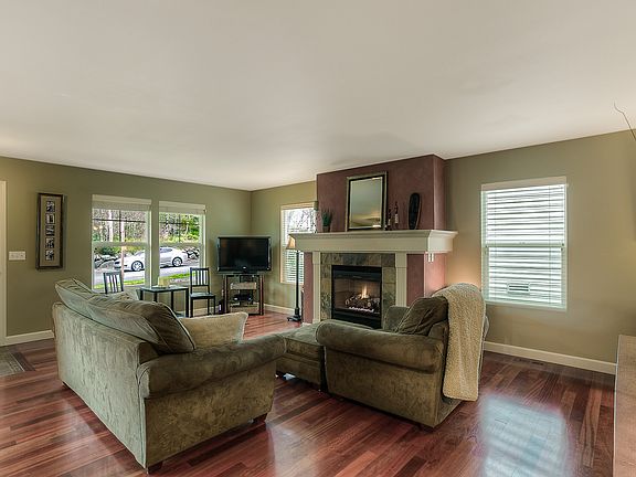 3rd image of 7524 Cottonwood Dr SE