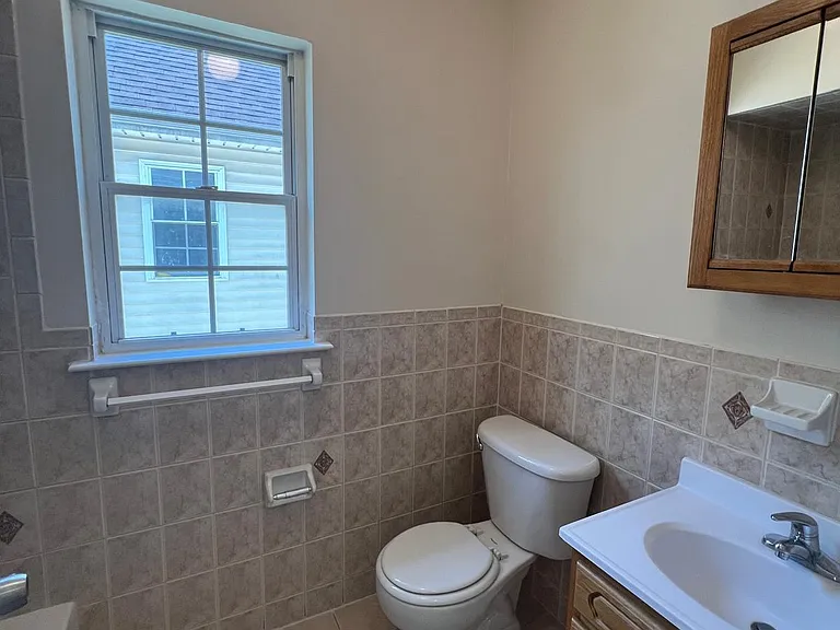 28 Kent St #3 — Photo 10