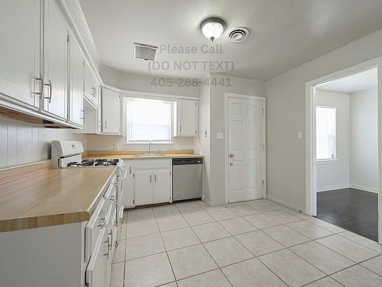 3737 NW 20th St — Photo 11