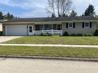 1438 Lee Cir, Manitowoc, WI 54220