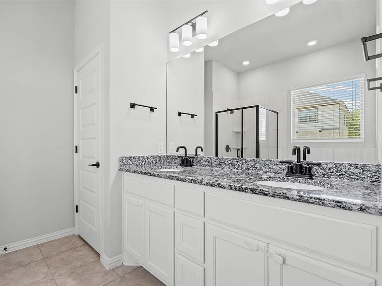 12900 Bloomington Dr — Photo 17