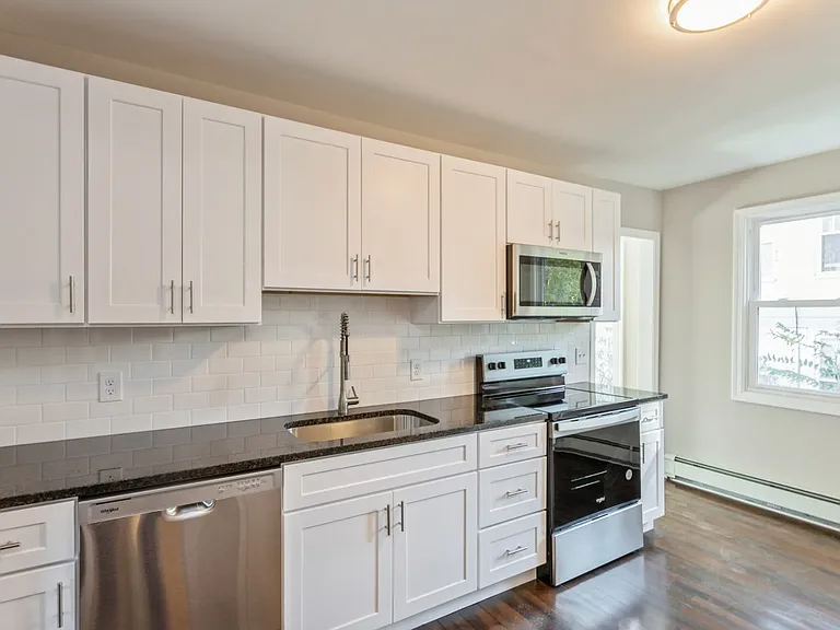 141-143 Olive St — Photo 4