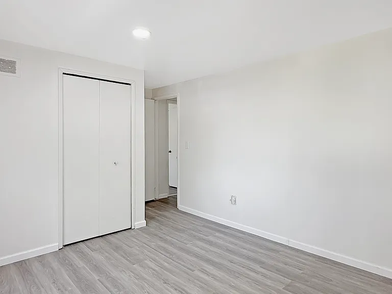24915 Mayfair St — Photo 11