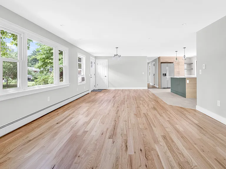 7 Jay Dr — Photo 6