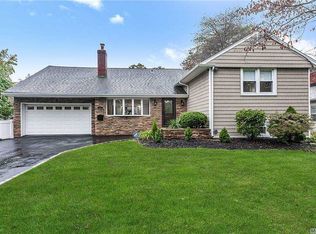 115 Park Ave, Merrick, NY 11566