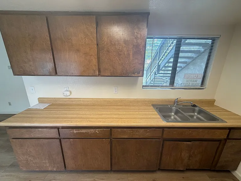 5296 Traffic Way — Photo 5