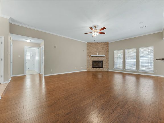 3rd image of 1411 Front Royal Dr