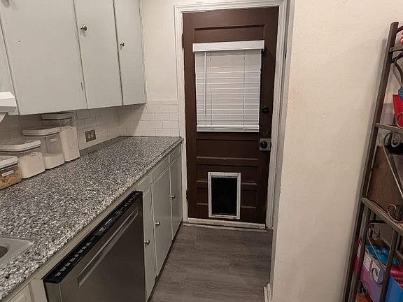 4th image of 7201 Dahlia Street