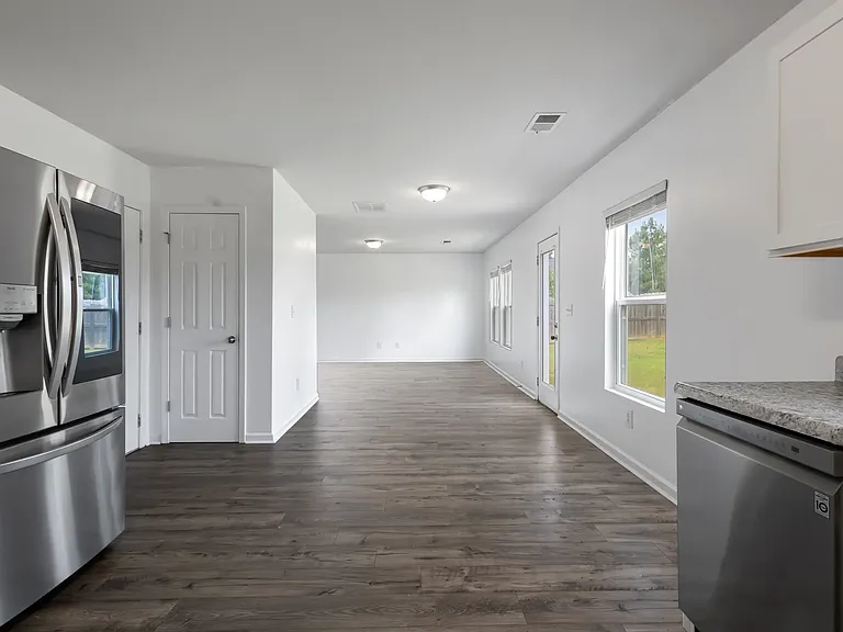 761 Riverside Dr NW — Photo 15