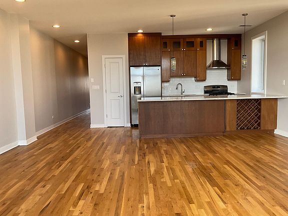 3rd image of 4318 N California Ave Unit 301