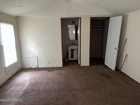 4th image of 1028 Deer Tract Drive