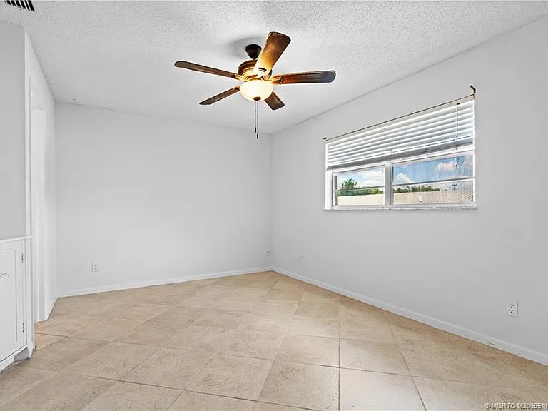 2118 SE Edler Dr #B — Photo 14