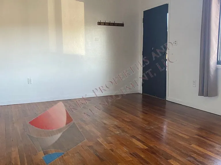 1916 Franklin St — Photo 11