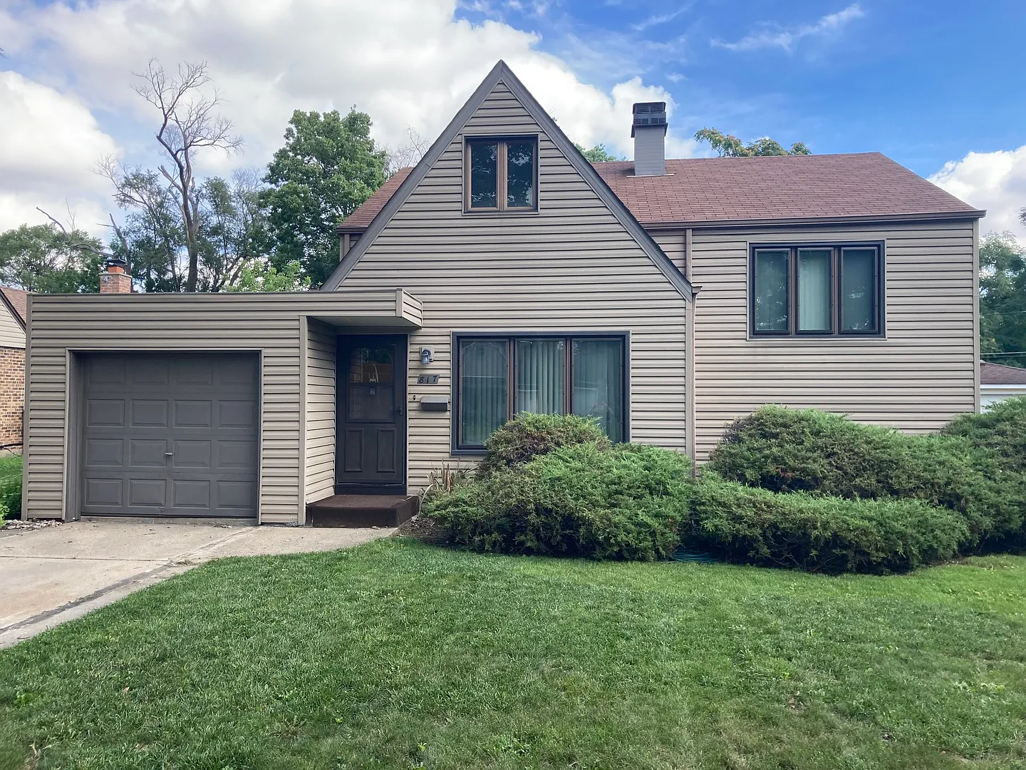 817 W Green St photo 1
