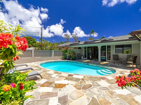 176 Kaiholu St, Kailua, HI 96734