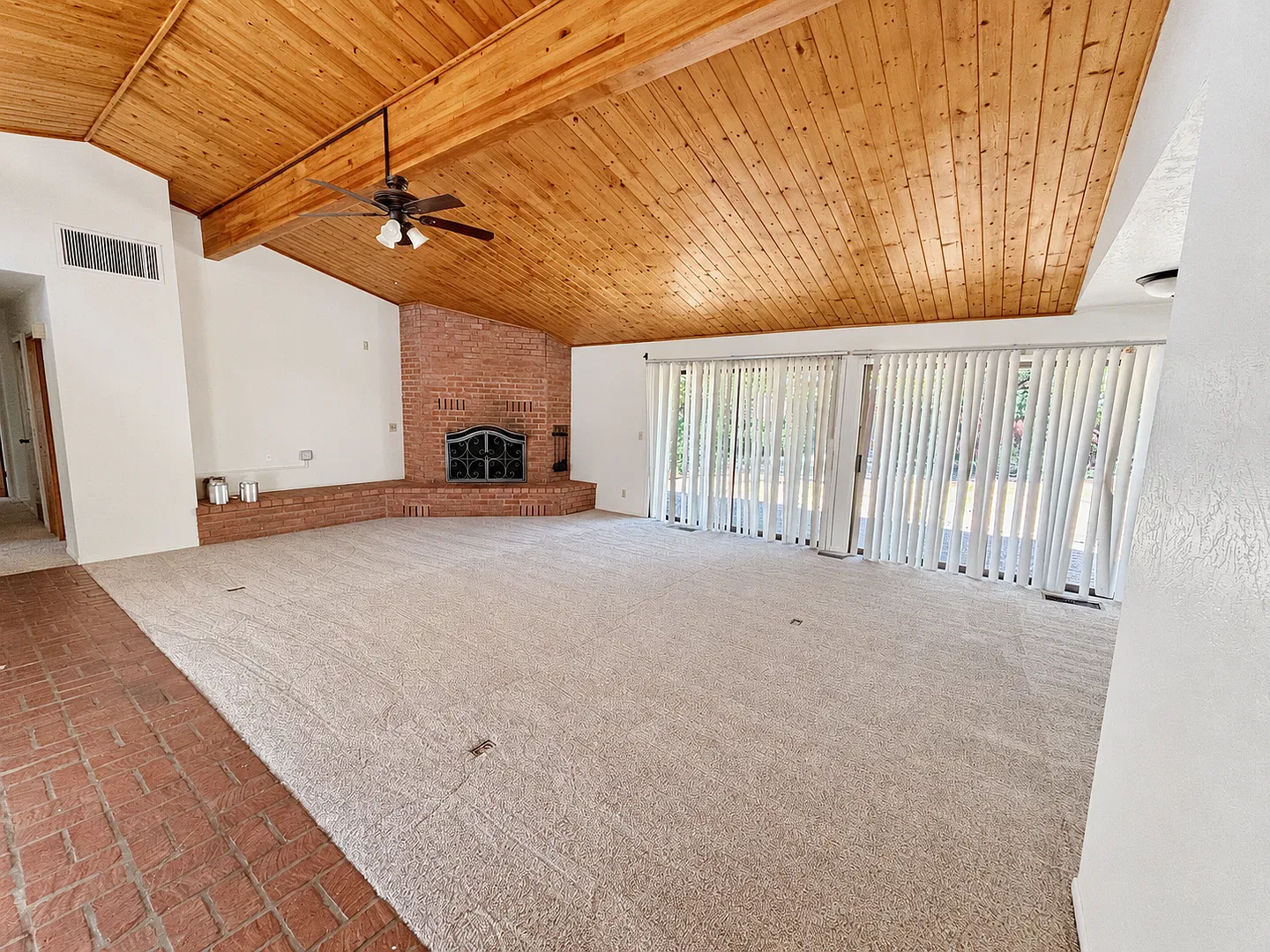 Unfurnished, 1-Year Long-Term Rental — Photo 4