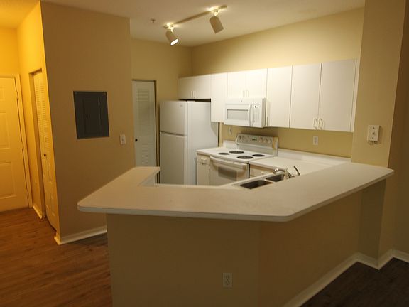 4th image of 520 Florida Club Blvd APT 303