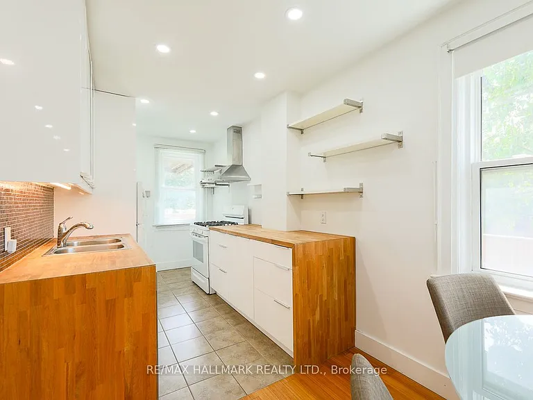 2159 Gerrard St E #MAIN — Photo 3
