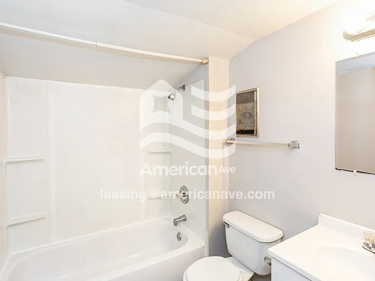 17896_009_main_bathroom_13.jpg
