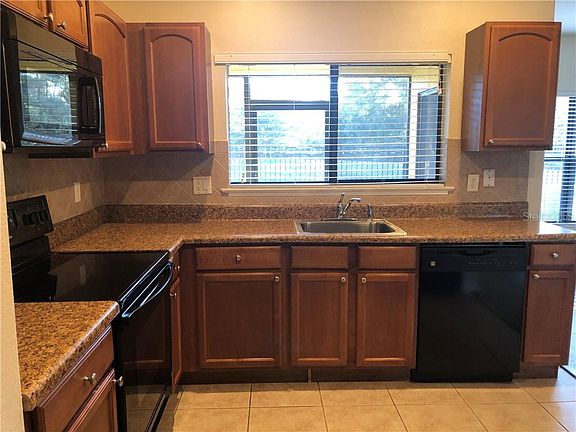 3rd image of 4110 Windsor Lake Cir