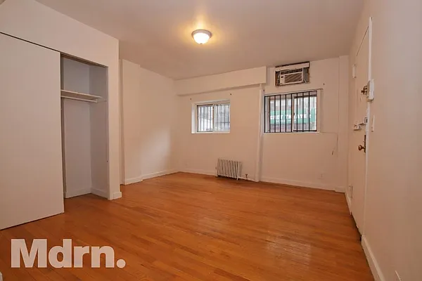 Rented by Mdrn Residential | media 13