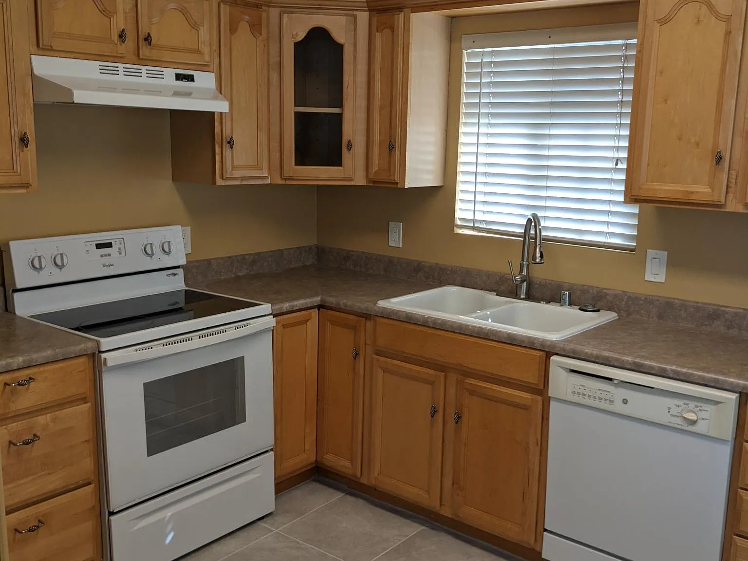 718 E St — Photo 2