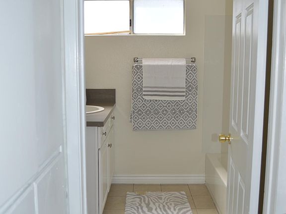 2nd image of 1025 N Tippecanoe Ave Unit 114