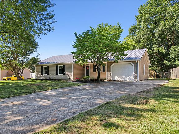 2nd image of 4711 Misty Hill Ln
