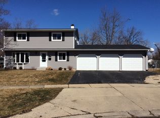 36427 N Streamwood Dr, Gurnee, IL 60031