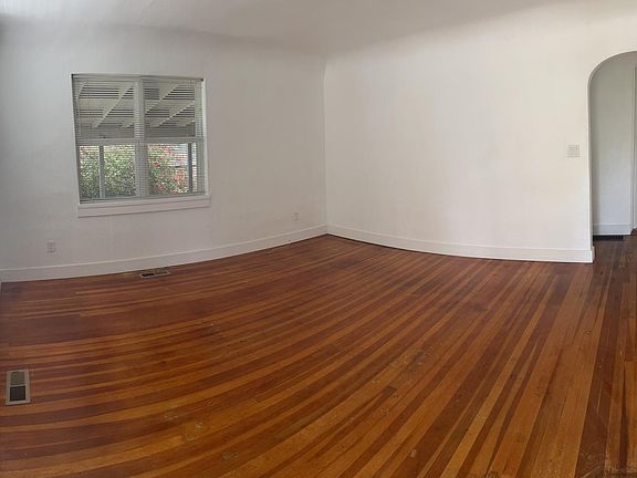 3rd image of 1712 S Michigan Ave