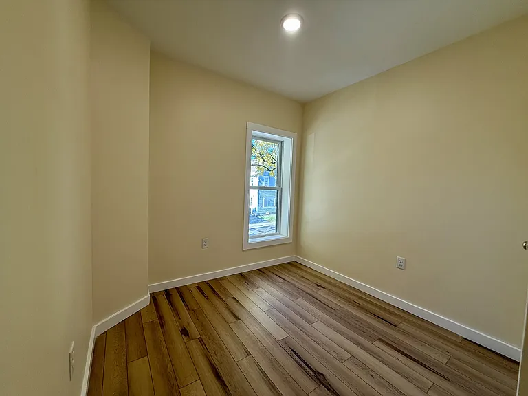 6 1/2-1/2 N Winooski Ave #14 — Photo 44