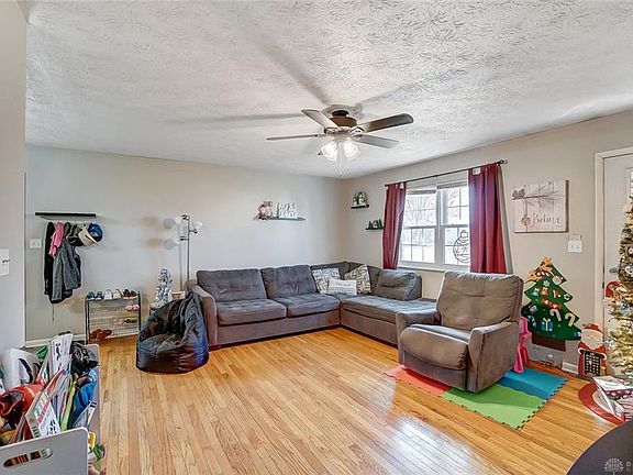 2nd image of 300 Grove Ave