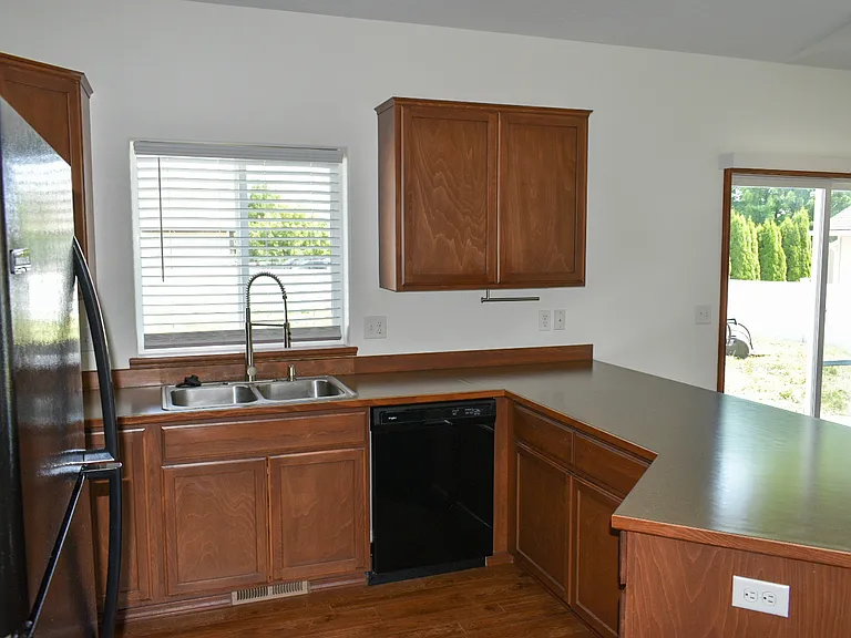 9104 N Elm St — Photo 3