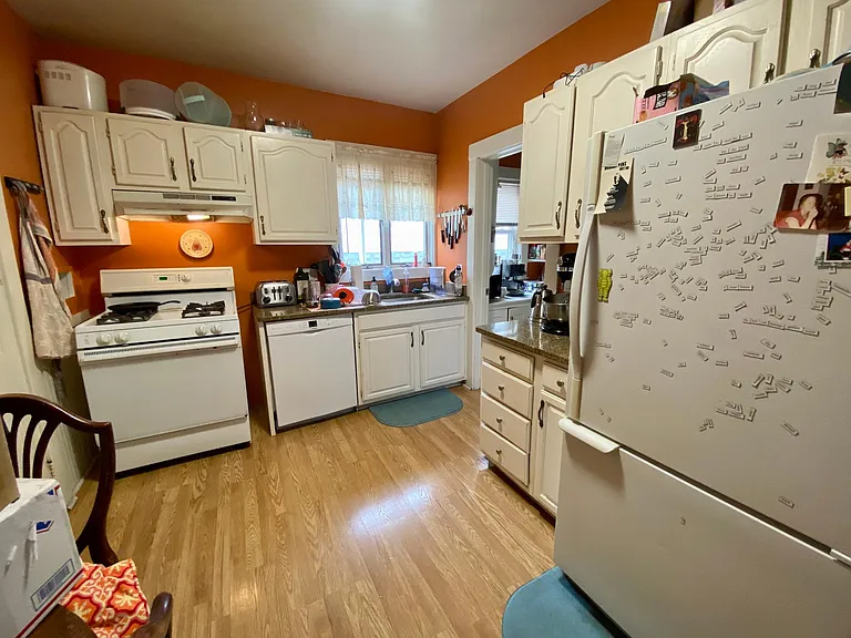 19 Burton St #2 — Photo 29