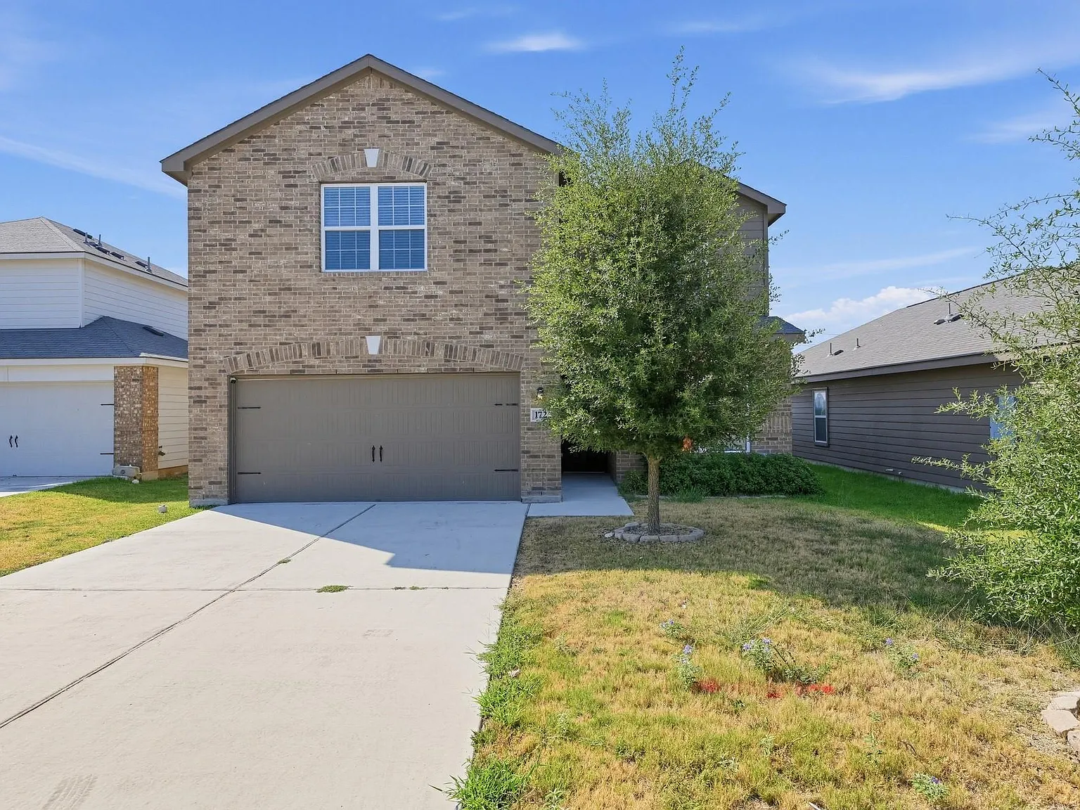 4 bed, 2.5 bath, 2578 sqft, $1,950 — Photo 1