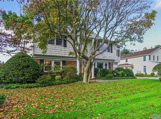 1 Crest Rd, New Hyde Park, NY 11040