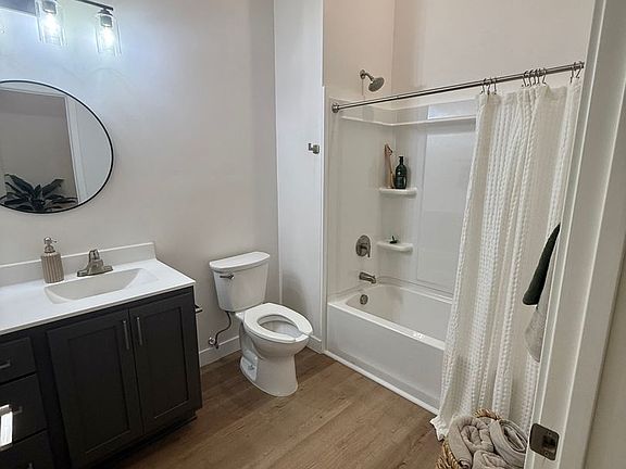 3rd image of 419 Main St #207