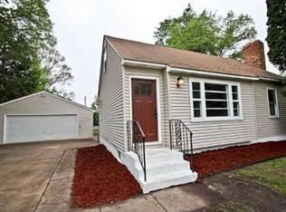 9 Pine Dr, Circle Pines, MN 55014