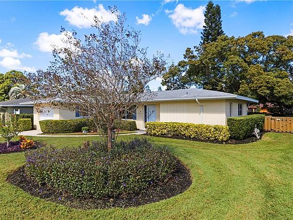 5th image of 2445 Breakwater Cir