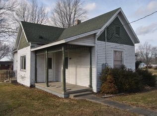 1002 N 9th St, Marshall, IL 62441