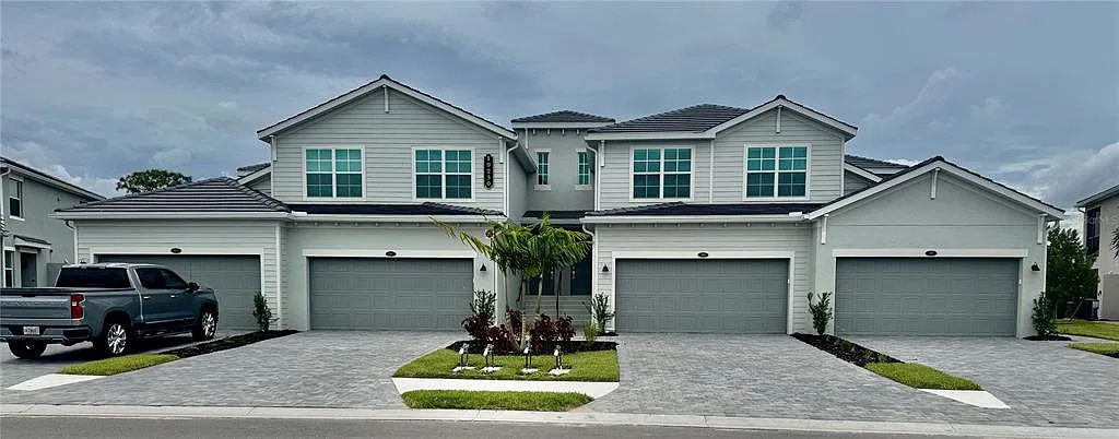 3 bed, 2.0 bath, 1800 sqft, $2,800 — Photo 1