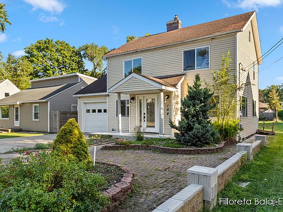 3rd image of 104 Colrain St SE